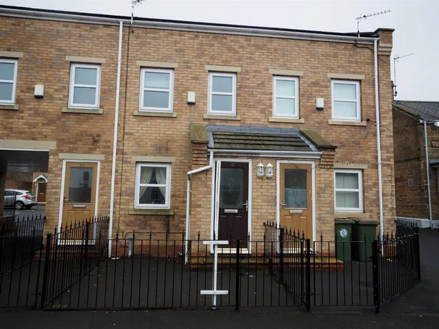 High Street, Lazenby, photo 1
