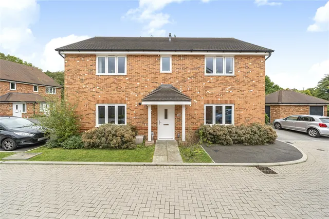 Bourne Close, West End, GU24, photo 1