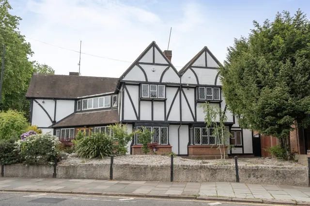 Cecil Road, Enfield, photo 1