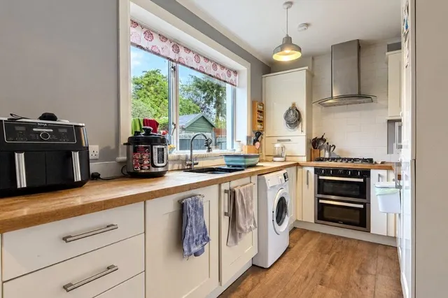 Aird Avenue, IV2, photo 3