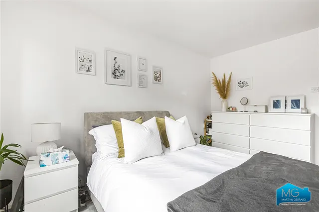 High Road, East Finchley, N2, photo 3