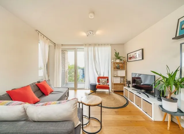 Paddlers Avenue, Brentford, TW8, photo 3