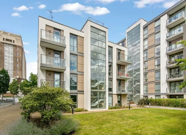 Clayponds Lane, Brentford, TW8, photo 1