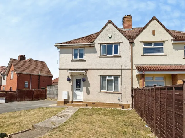 Colchester Crescent, Knowle, Bristol, BS4 1SG, photo 1
