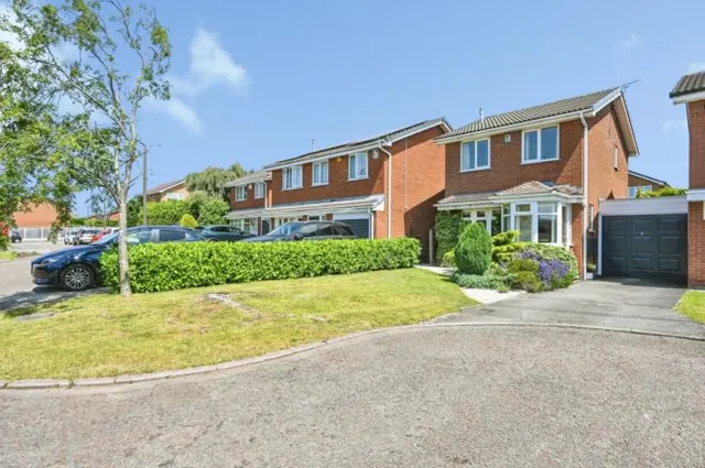 Wayfarers Drive, Newton-Le-Willows, photo 1