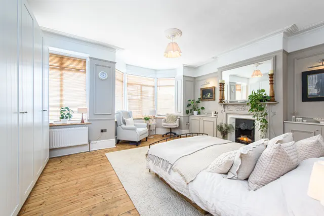 Photo 3 — 13 Gillingham Road, London