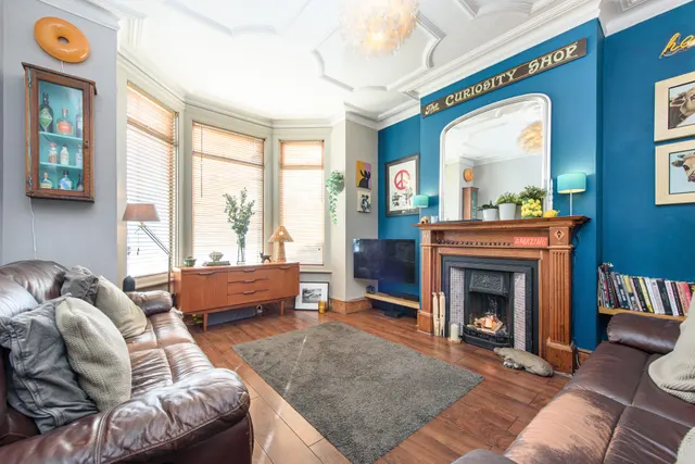 13 Gillingham Road, London, photo 1