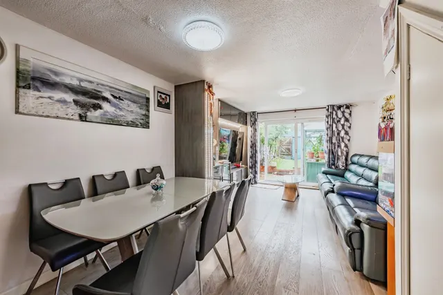 Spencer Way, Redhill, RH1, photo 2