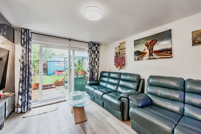 Spencer Way, Redhill, RH1, photo 3