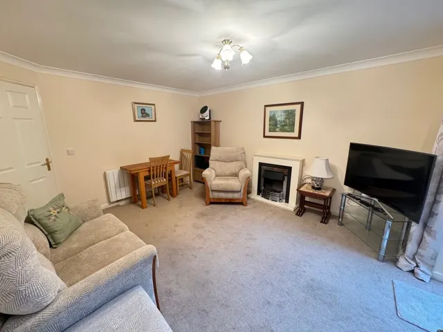 Cliff Lane, Holme Oaks Court, IP3, photo 2