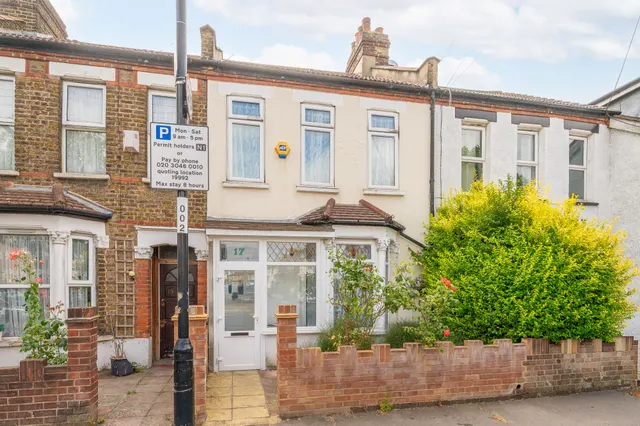 17 Sandringham Road, Thornton Heath, photo 1