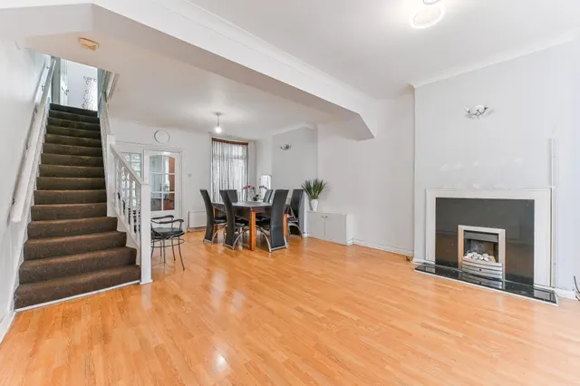 Photo 3 — 17 Sandringham Road, Thornton Heath
