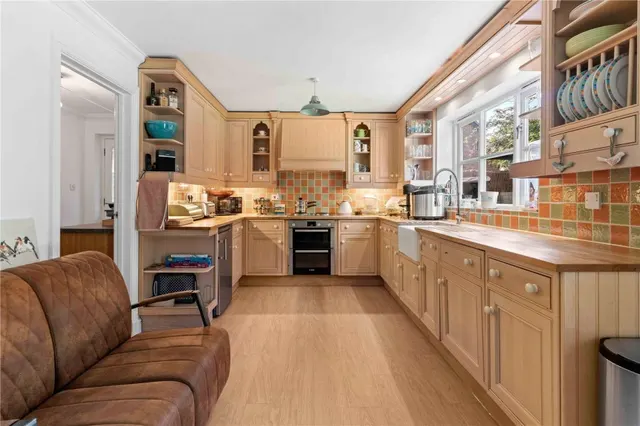 with 5 bedrooms in Sewards End, Nr Saffron Walden, CB10, photo 2