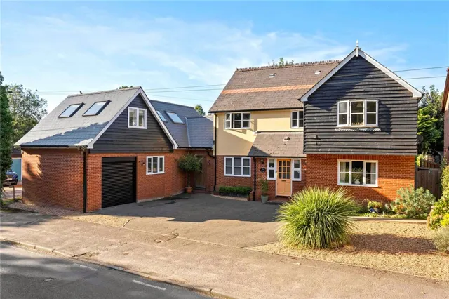 with 5 bedrooms in Sewards End, Nr Saffron Walden, CB10, photo 1