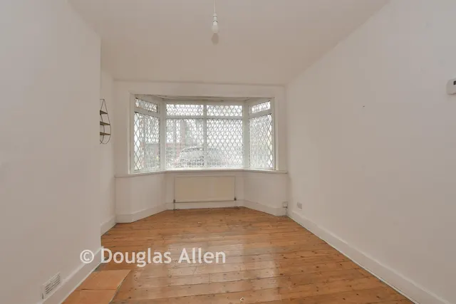 Hall Gardens, Chingford, E4, photo 3