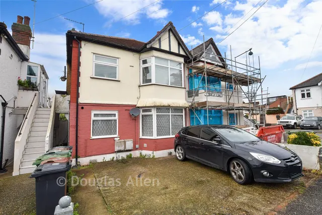 Hall Gardens, Chingford, E4, photo 1