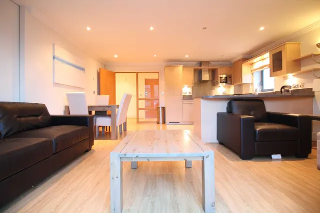 Adams Quarter, Tallow Rd, TW8 8ER, photo 1