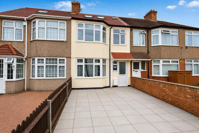 Ivanhoe Road, Hounslow, TW4, photo 1