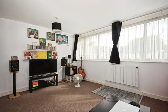 Photo 2 — Greendale Road, COVENTRY, West Midlands, CV5