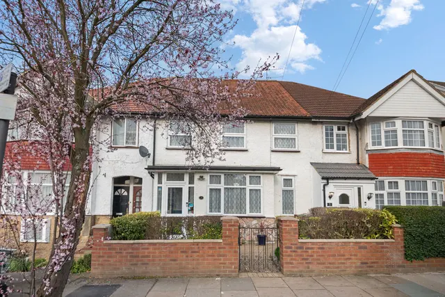 Roxeth Grove, Harrow, photo 1