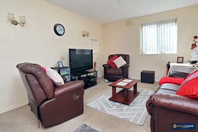 Oaston Road, Nuneaton, CV11, photo 3