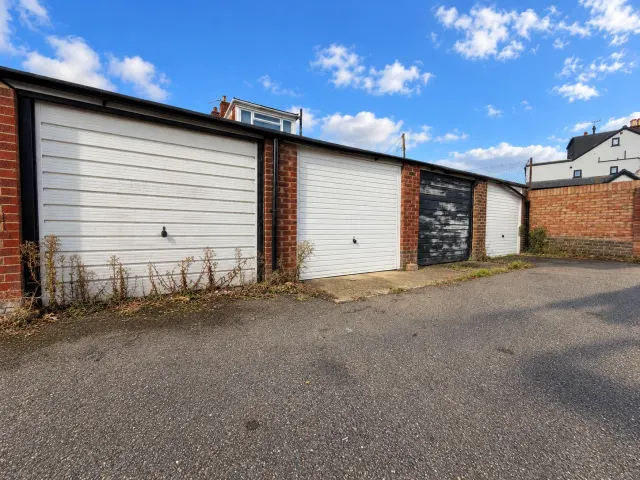 Rayleigh Road, Thundersley, SS7, photo 1