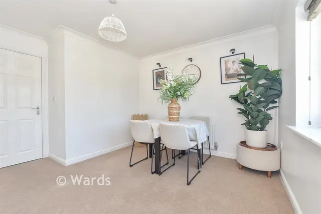 Bluebell Road, Kingsnorth, TN23, photo 3