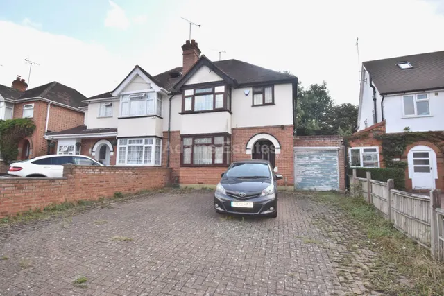 3 bedroom house — St Peters Road, Reading, RG6 1NT