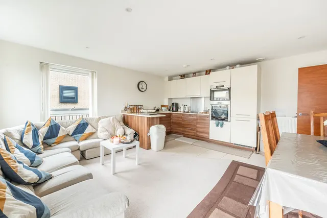 Photo 3 — 22 Monarch Court, Howard Road, Stanmore