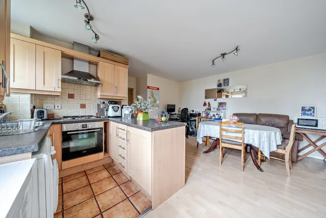 Caxton Court, Burton-on-Trent, DE14, photo 3