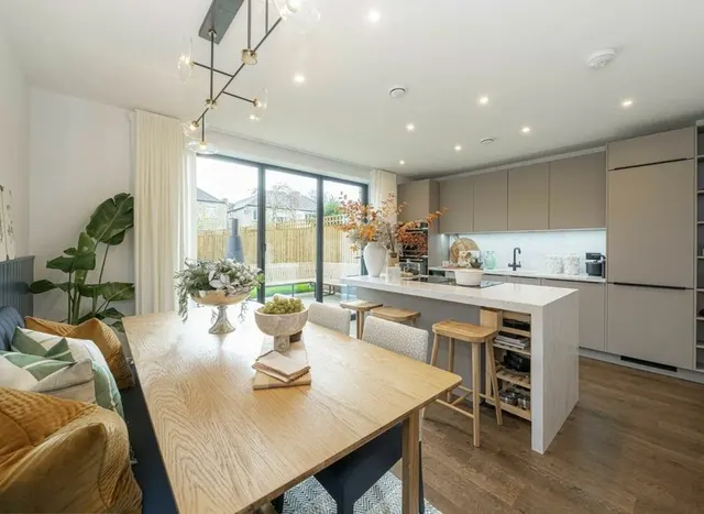 Photo 3 — Egerton Road, Twickenham, TW2