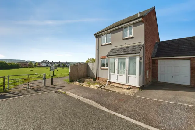 Swain Close, Axminster, photo 1