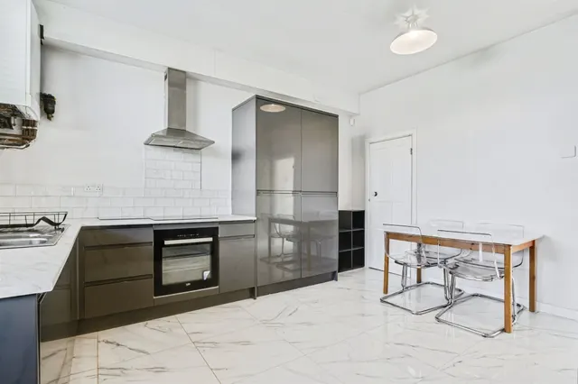 Clarion Street, Wakefield, WF1, photo 2