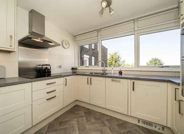 Photo 2 — Fairlea Place, Ealing, W5