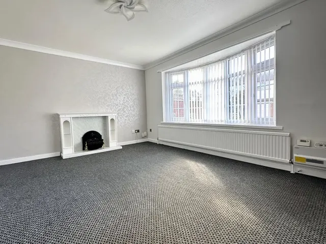 Carmont Court, South Shore, FY4, photo 2