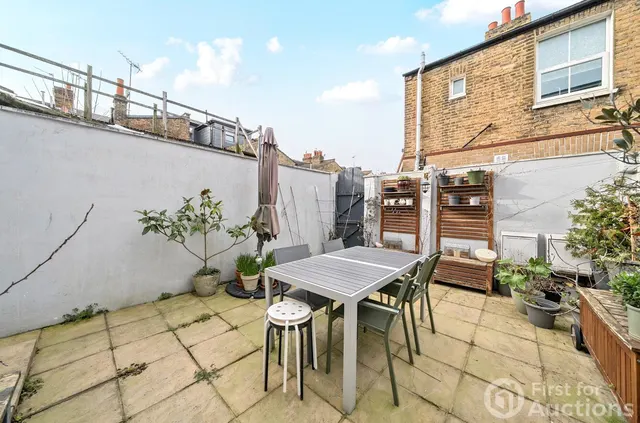 Market Terrace, Fees Apply, TW8, photo 2