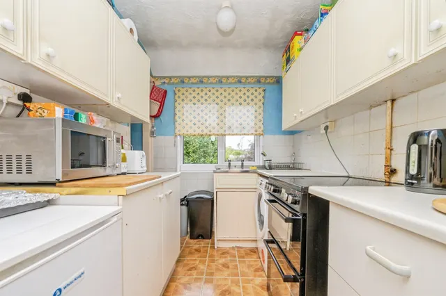 Photo 3 — Oakenshaw Road, Redditch