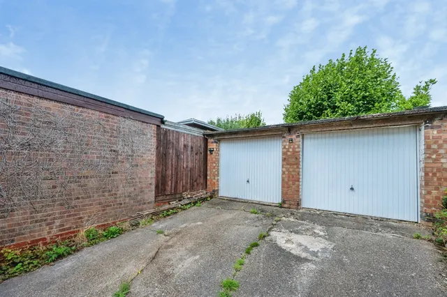 Photo 2 — Oakenshaw Road, Redditch
