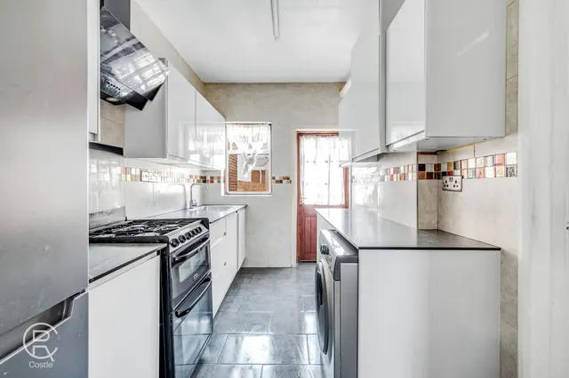 Photo 3 — Endsleigh Road, Southall, Greater London, UB2 5QN