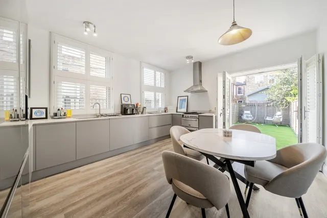 Photo 2 — Oakmead Road, Balham, London, SW12