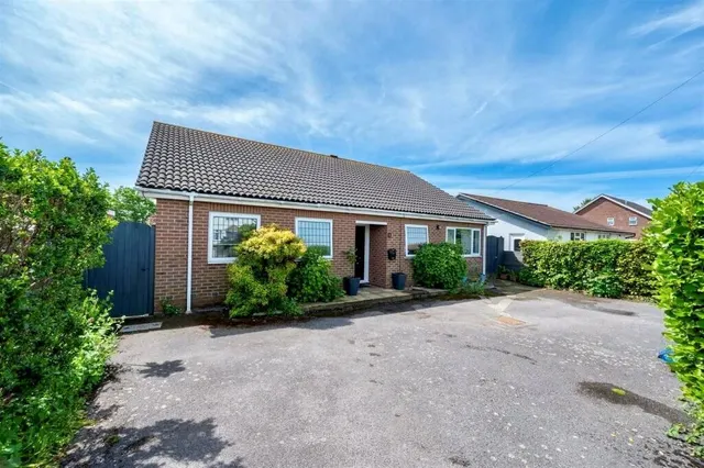 Sandy Point Road, Hayling Island, PO11, photo 1