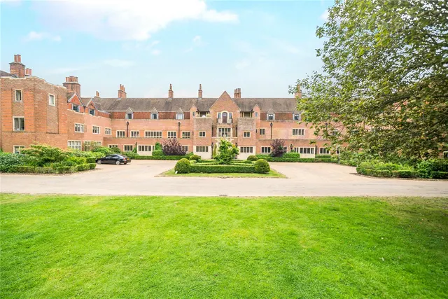 Kings Drive, Midhurst, GU29, photo 1