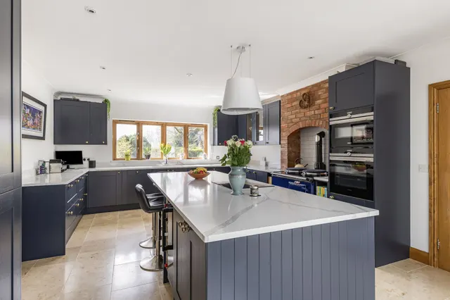 Welcombe Hills, Stratford-Upon-Avon, CV37, photo 3
