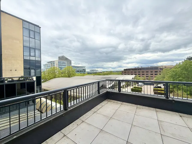 Midsummer Boulevard, Milton Keynes, MK9, photo 2