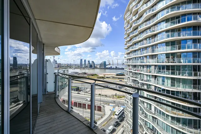 London, E16, photo 2