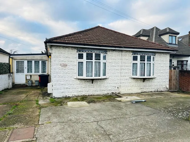 Betterton Road, Rainham, Kent RM13 8NA, photo 1
