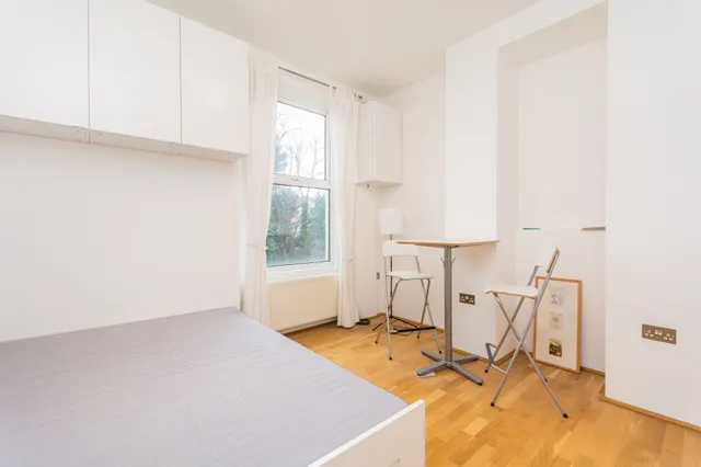 First Floor Middle Flat, 147 Kilburn Park Road, London, photo 1