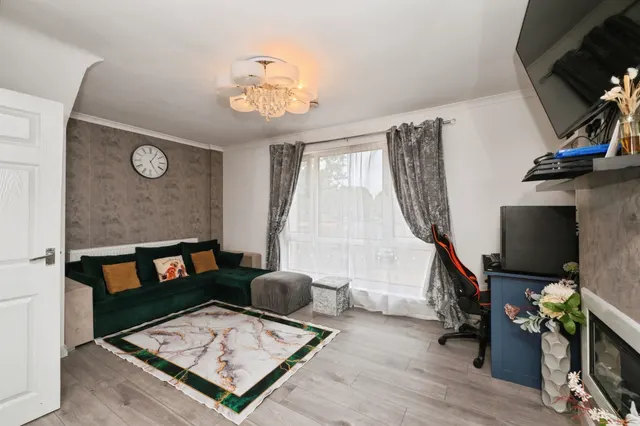 The Stow, Harlow, photo 1
