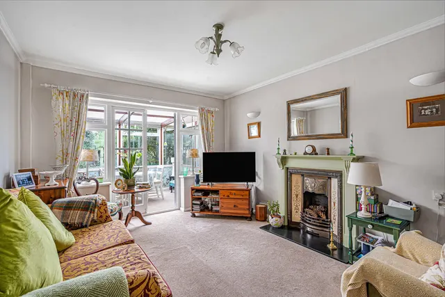 Clarendon Road, Ashford, TW15, photo 2
