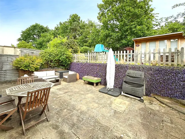 Photo 2 — Peterhouse Close, Owlsmoor, Sandhurst, Berkshire, GU47 0XD